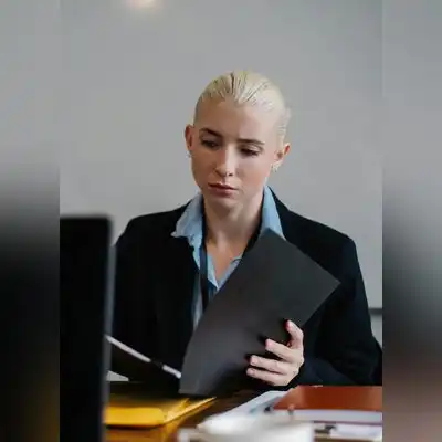 唐语荔